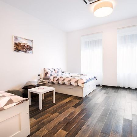 Apartmani Sterija Novi Sad Esterno foto